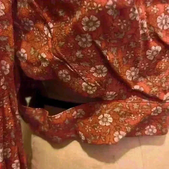 Elodie Square Neck Floral Long Sleeve Side Cutout Crop Top NWT Size XL - Picture 4 of 10